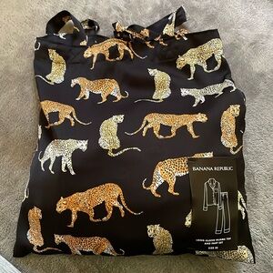 BANANA REPUBLIC long sleeve pajama top and pant set. Size: XS